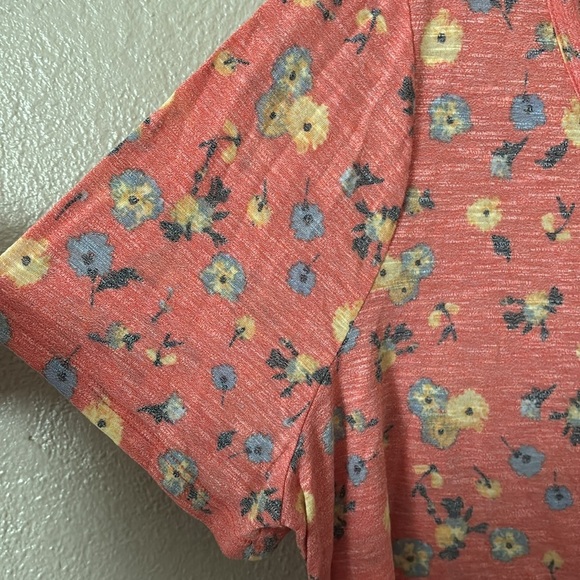 Women’s Plus Size Lane Bryant Floral Top, 18/20 2X Coral Leightweight - Picture 2 of 7